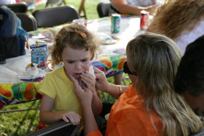 Jodi wipes Emma's face after cake catastrophe