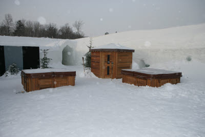 Hot Tubs and Sauna at the Ice Hotel