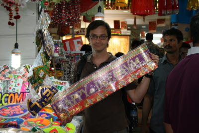 Shoping in Little India, Singapore