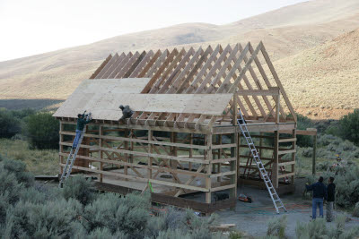 Starting the roof sheeting